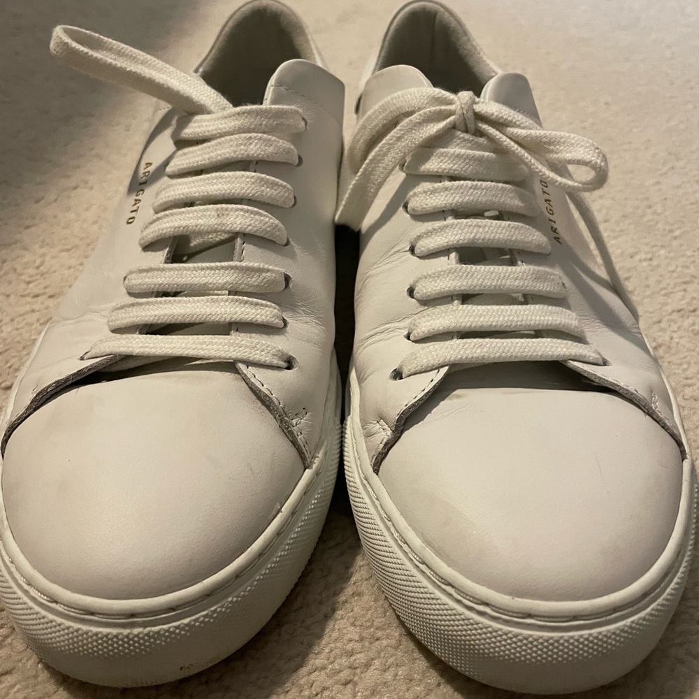 axel arigato white sneakers size 8.5